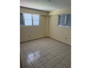 Barrio Sud Arriba apartamento un cuarto $575