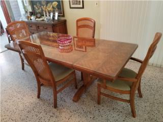 Se vende Juego de Comedor. Madera de Pino