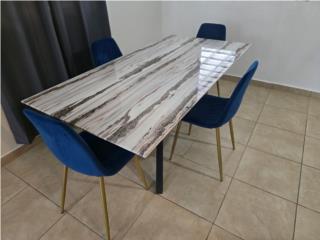 Se vende juego de comedor con cuatro sillas.