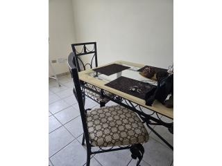 Mesa de comedor y mesas de sala