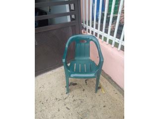 Se Vende Una Silla Verde De Plástico 