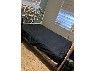 Se vende cama full con todo y mattress y otra, Puerto Rico