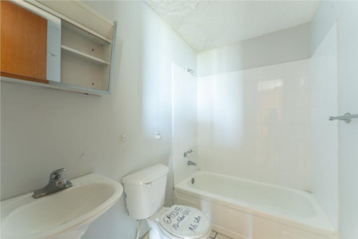COND COLLEGE PARK APT 1402-B,