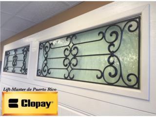 Puerta de Garaje Clopay con Vitrales