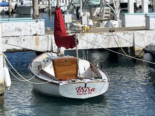 Botes Velero-Cape Dory totalmente reconstruido. Puerto Rico