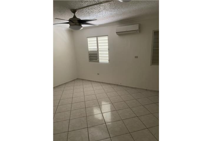 Urb. La Riviera - Rio Piedras 2Cuartos/1Baño,