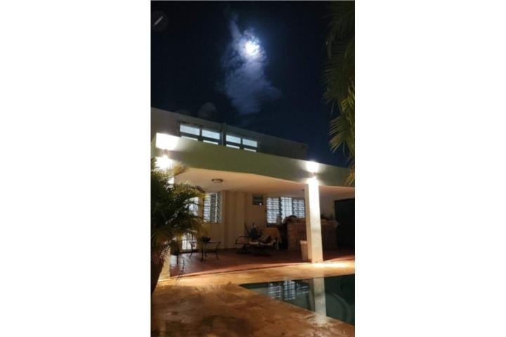 Urbanizacion-Plaza De La Fuente Hermosa propiedad 4h/4,b con piscina Casa en Toa Alta