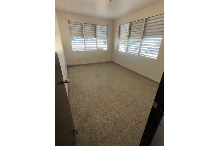 Urbanizacion-Valencia Casa (Altos) 1800 P2 - 4 hab. - 2 baños Casa en San Juan - Río Piedras