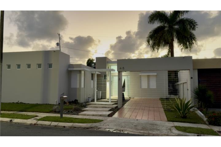 Urbanizacion-Torrimar Urb Torrimar control de acceso y piscina Casa en Guaynabo