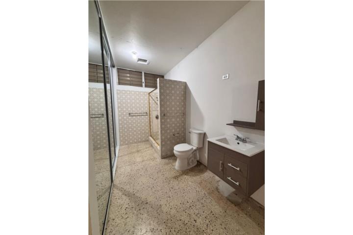 Barrio-Pueblo Casa recién remodelada en Guaynabo Casa en Guaynabo