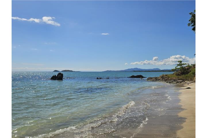 Condominio-Cala De Hucares Apart. Cala de Hucares Vista y acceso a playa Apartamento en Naguabo