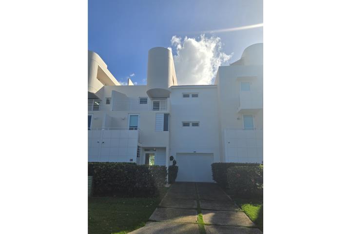 Urbanizacion-Villas De Golf West VILLAS DEL GOLF WEST RESORT STYLE LIFE! Casa en Dorado