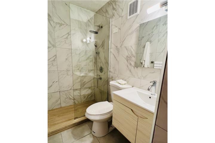 Urbanizacion-Alturas De Bucarabones Toa Alta  Casa Remodelada 3H/1B con Aire Casa en Toa Alta