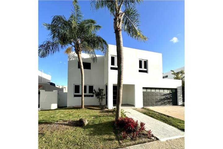 Urbanizacion-Estancias Reales Renovated Luxury Home with Poo/Jacuzzi Casa en Guaynabo
