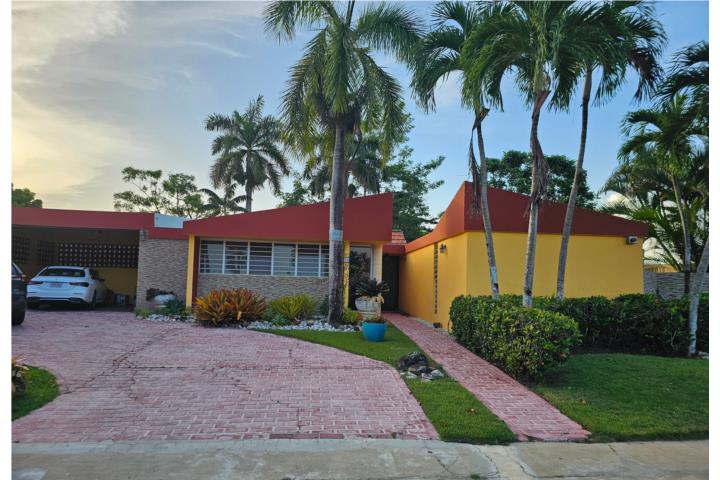 Urbanizacion-Gran Vista 2 Disfruta de un entorno privado con piscina g Casa en Gurabo