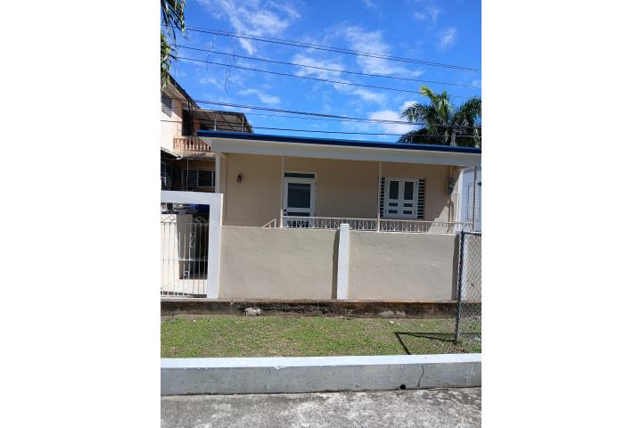 Barrio-Pueblo Casa 3c,1b $650 787.673.5443 detrás Verá Casa en Sabana Grande