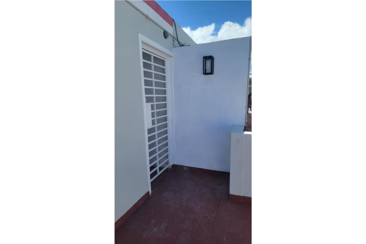 Urbanizacion-Vista Azul Apartamento en vista azul incluye agua y luz Apartamento en Arecibo