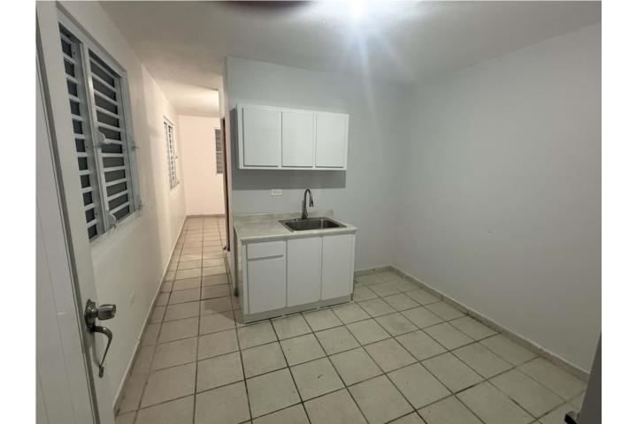 Urbanizacion-Vista Azul Apt LUZ Y AGUA INCLUIDA en la #2 Vista Azul Apartamento en Arecibo