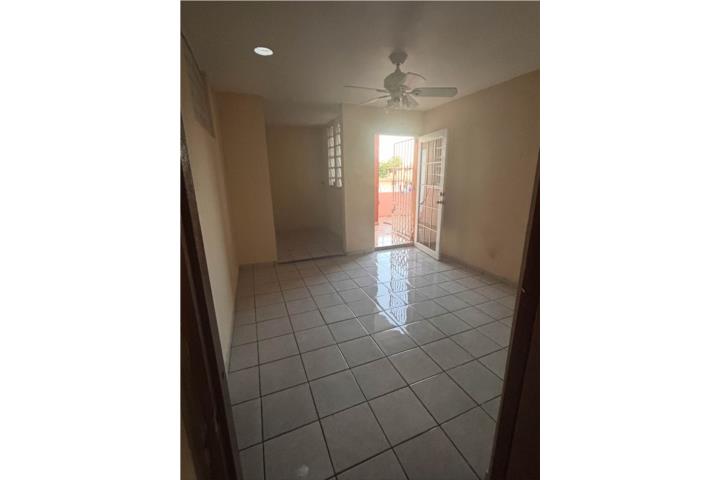 Urbanizacion-Villa Contesa Apart. cómodo con a/c y agua Apartamento en Bayamón