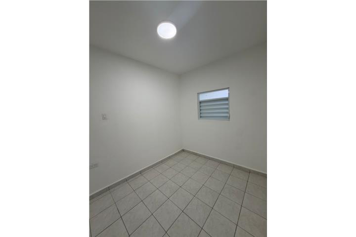 Urbanizacion-Braulio Dueno Apto 2 cuartos con agua luz internet Apartamento en Bayamón