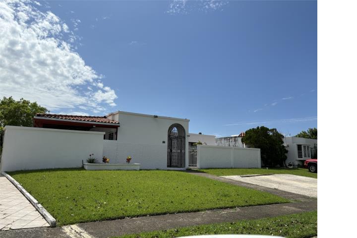 Urbanizacion-Dorado del Mar DORADO DEL MAR STEPS TO BEACH!!! Casa en Dorado