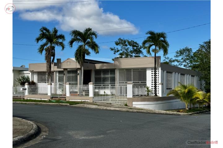 Cómoda Casa en Colinas de Fairview, Cupey