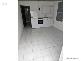 Apt d 1 cuarto,agua,luz,$700.00