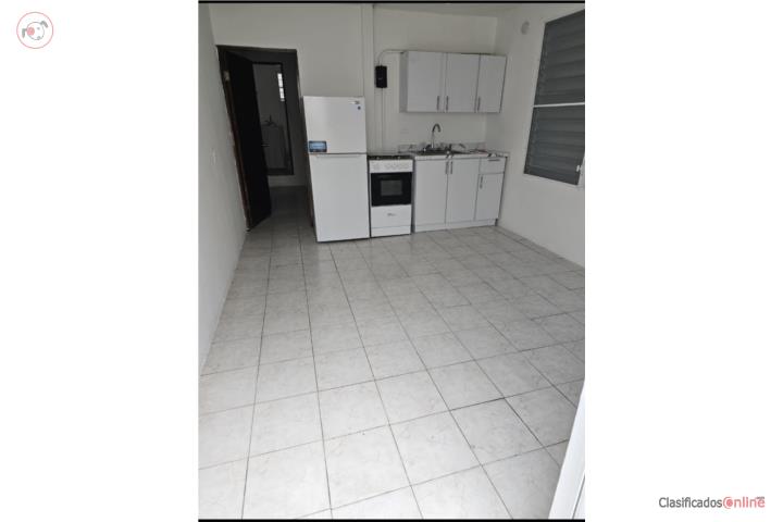 Apt d 1 cuarto,agua,luz,$700.00