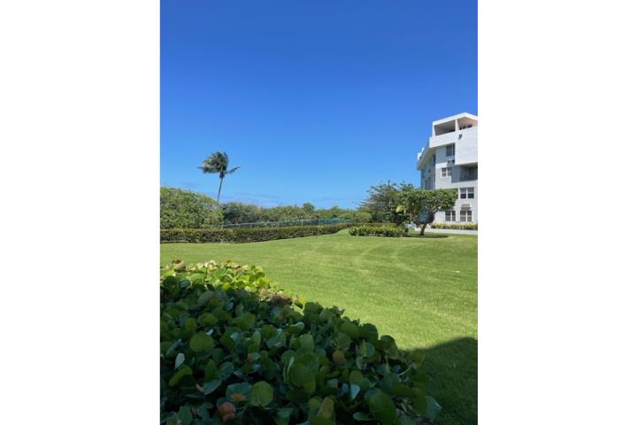 Condominio-Chalets De La Playa Apartamento Primer Piso Garden de Esquina Apartamento/WalkUp en Vega Baja