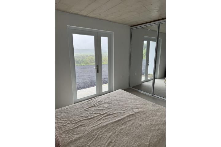 Barrio-Quebrada Arenas Apto 2H-1b A-C agua luz semi amueb 1,200 Apartamento en Las Piedras