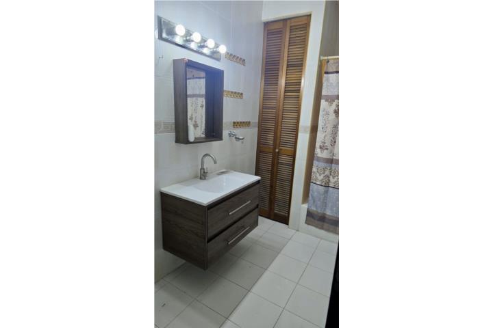 Urbanizacion-Ponce De Leon Habitación privada para Dama! Guyanabo Hospedajes en Guaynabo