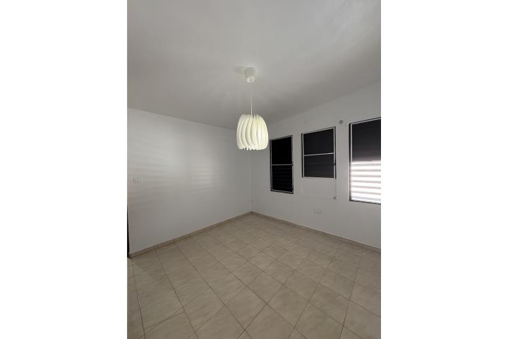 Condominio-Interamerican Court Apto. San Germán- agua y luz incluida Apartamento en San Germán