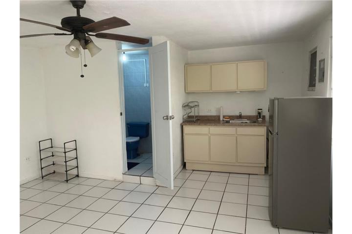 Studio equipado con estacionamiento 575.00