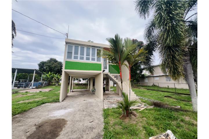 Se Alquila Casa con mucho patio y marquesina.