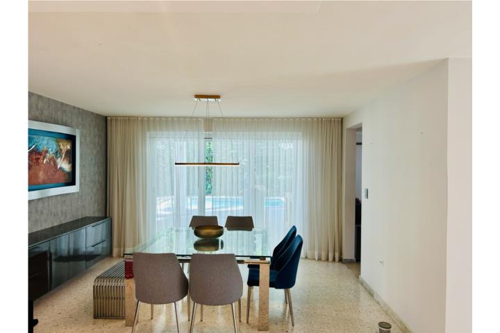 URB. PARKVILLE SUR, GUAYNABO REMODELADA