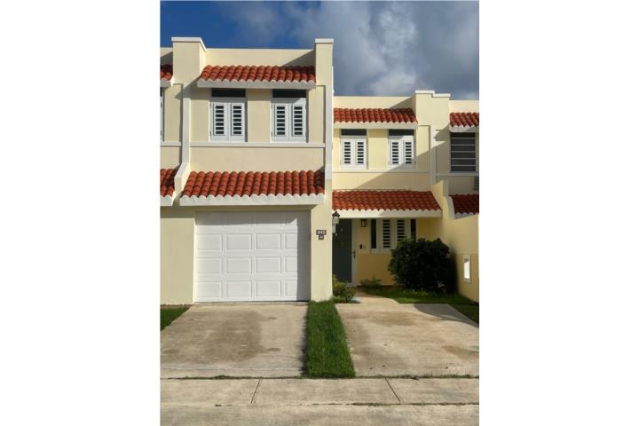 Urbanizacion-Gables Breeze ALQUILER- GABLES BREEZE DORADO (Townhouse) Casa en Dorado