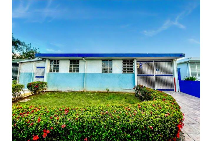 Urbanizacion-Mansiones De Montecarlo Furnished Home with Garage & WIFI Casa en San Juan - Río Piedras