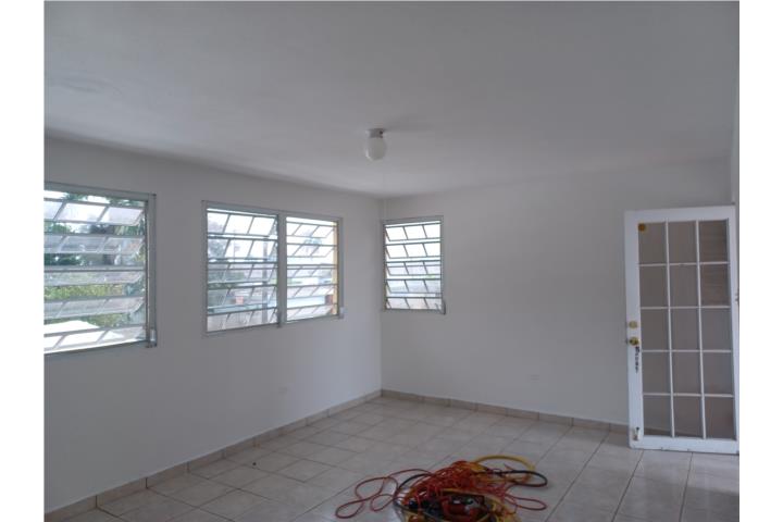 Urbanizacion-Jardines Metropolitanos Jardines Metropolitanos Amplia casa en Altos Casa en San Juan - Río Piedras