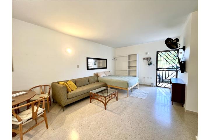 Estudio a pasos de playa. Agua y luz