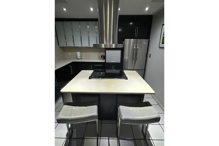 BAYSIDE COVE - HATO REY - PRECIOSO! $2,900