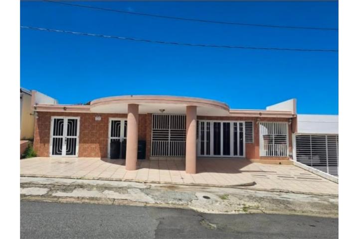 Se alquila estudio con AGUA y LUZ