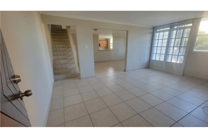 Altos de Escorial - PH 3 BR 2.5 Bath $2000