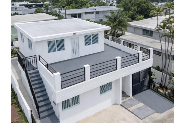 Urbanizacion-Alturas De Flamboyan 2do piso con luz agua enseres aire Casa en Bayamón