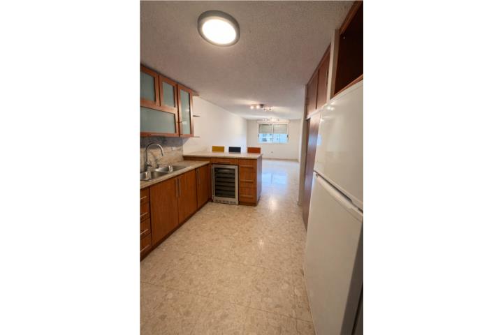 Condominio-White Tower Apartamento Pent House en White Tower Apartamento en San Juan - Río Piedras