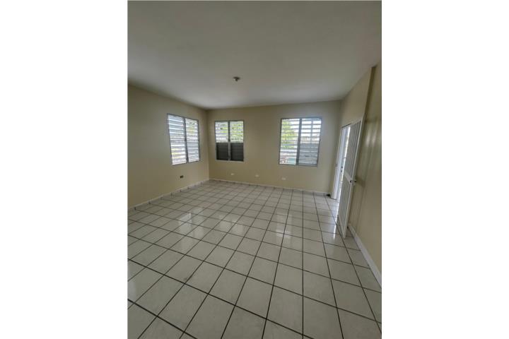 Urbanizacion-Villa Nevarez Villa Nevárez  2H/1B Remodelado  Parking  Apartamento en San Juan - Río Piedras