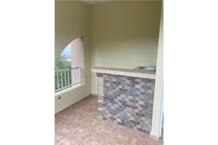 Condominio-Paisajes Del Escorial Penthouse Escorial Terraza y Vista a San Juan Apartamento/WalkUp en Carolina