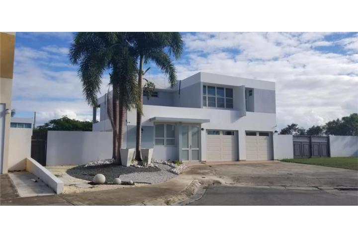 3C y 2.5B 2 niveles patio grande