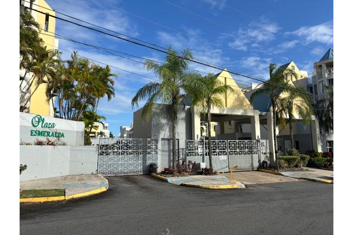 COND. PLAZA ESMERALDA PH ESQUINA $2,350