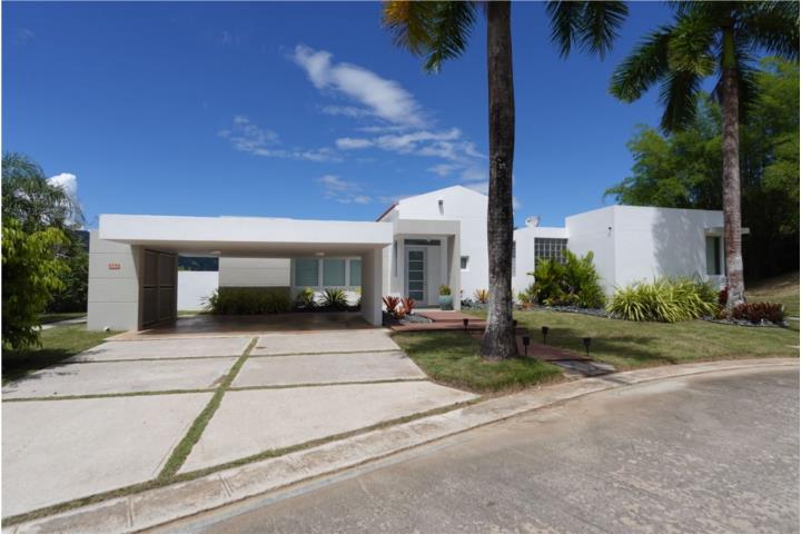 Ciudad Jardín Los Altos  Turnkey Corner Home