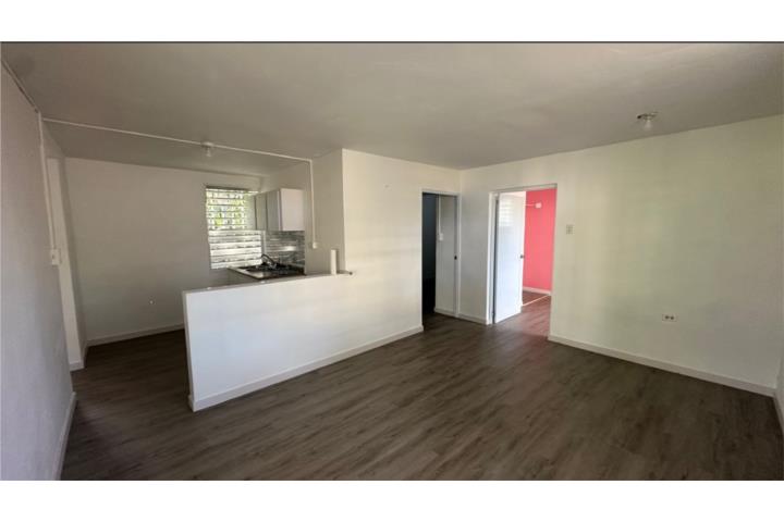 Casa con Acceso Controlado Recien Remodelada